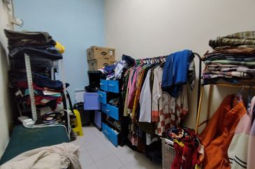 Renovated BelowMV Teres 2 Tingkat Taman Kristal Dengkil