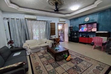 Renovated BelowMV Teres 2 Tingkat Taman Kristal Dengkil