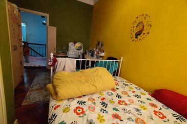 Renovated BelowMV Teres 2 Tingkat Taman Kristal Dengkil