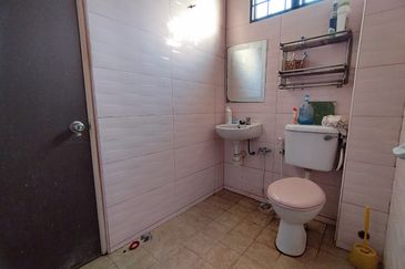 Renovated BelowMV Teres 2 Tingkat Taman Kristal Dengkil