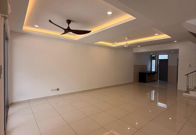 Teres 2 Tingkat Bdr. Tasik Kesuma 2km to Eco Forest