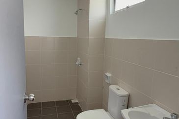 Teres 2 Tingkat Bdr. Tasik Kesuma 2km to Eco Forest