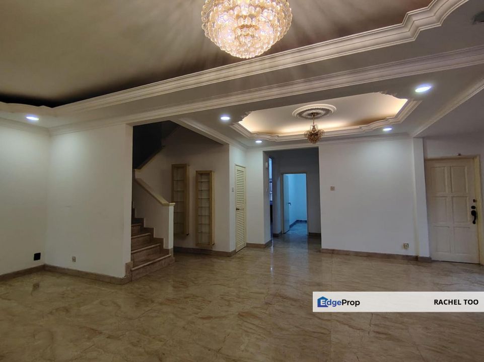 USJ 20, USJ 2-storey endlot kitchen extended & big side land & gated guarded for sale, Selangor, USJ