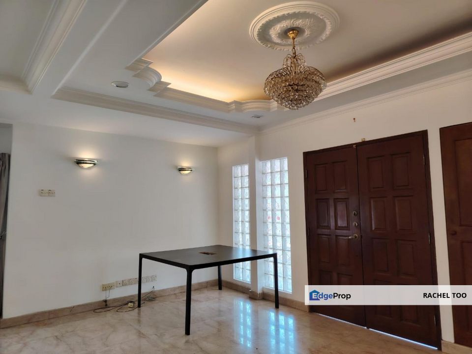 USJ 20, USJ 2-storey endlot kitchen extended & big side land & gated guarded for sale, Selangor, USJ