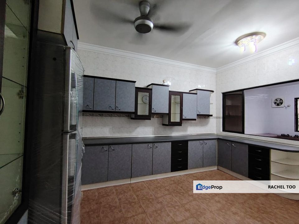 USJ 20, USJ 2-storey endlot kitchen extended & big side land & gated guarded for sale, Selangor, USJ