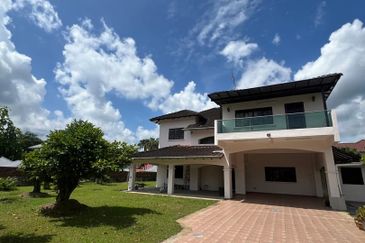 Palm Villa Golf Resort Double Storey Bungalow House For Sale