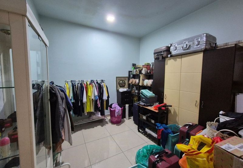 Maple Red, Adda Heights