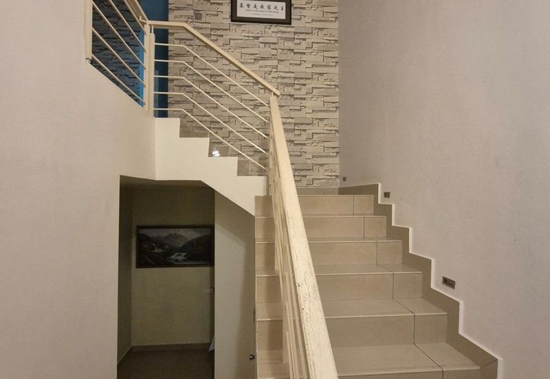 Maple Red, Adda Heights