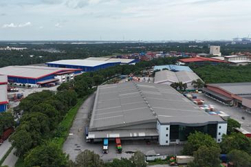 West Port, Pulau Indah