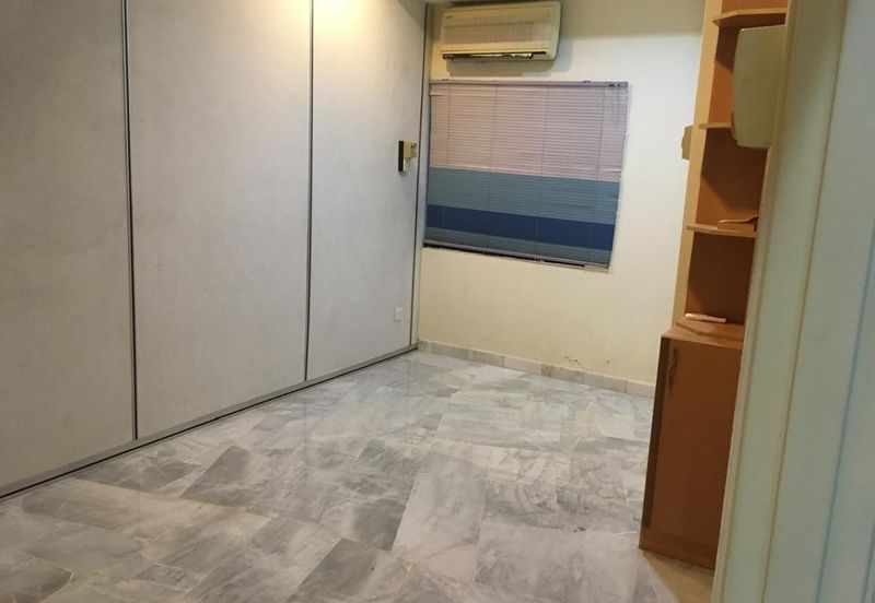 SL 4, Bandar Sungai Long