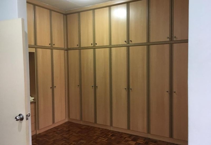 SL 4, Bandar Sungai Long