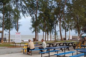 SemiD 2 Tkt berhampiran pantai-Punggai Kota Tinggi