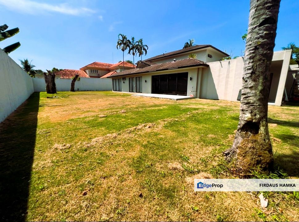 DOUBLE STOREY BUNGALOW JALAN TELUK CHEMPEDAK, KUANTAN.
., Pahang, Kuantan