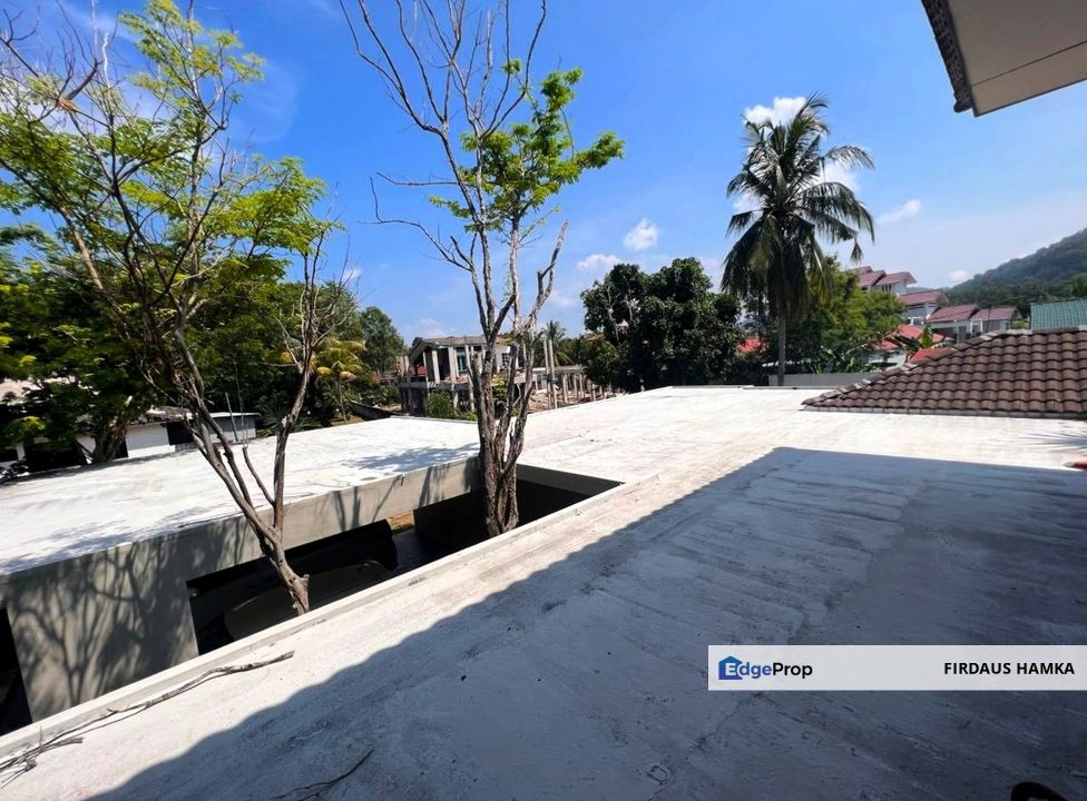 DOUBLE STOREY BUNGALOW JALAN TELUK CHEMPEDAK, KUANTAN.
., Pahang, Kuantan