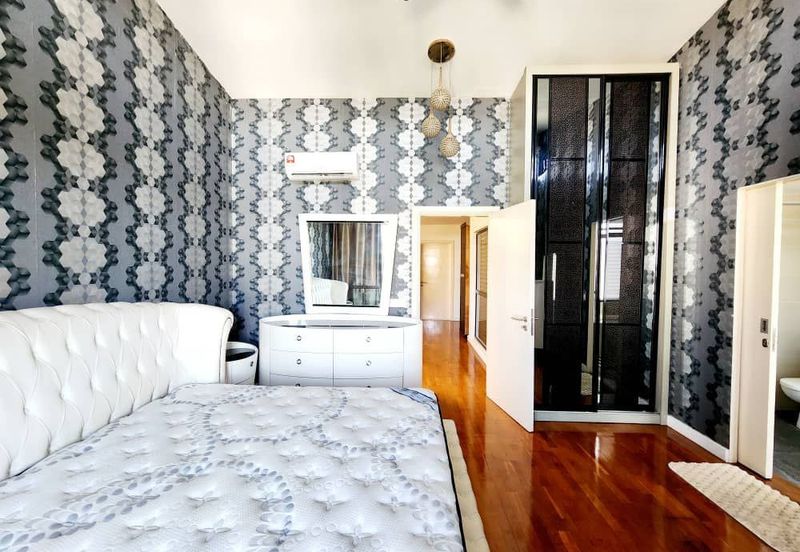 Mozart, Symphony Hills