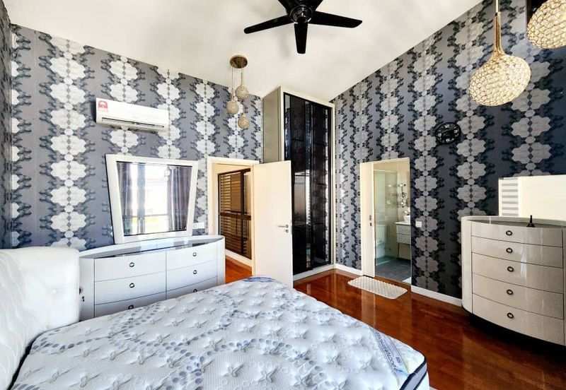 Mozart, Symphony Hills