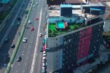 HOTEL FOR SALE : 114 rooms 3* KL city hotel, selling below market price