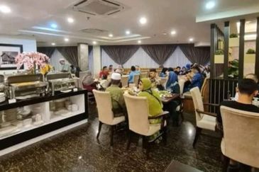 HOTEL FOR SALE : 114 rooms 3* KL city hotel, selling below market price