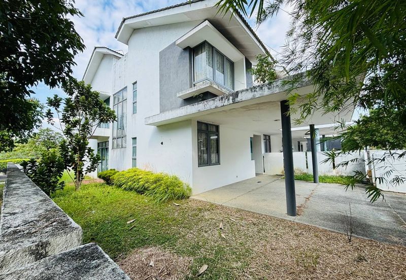 Summerglades, Perdana Lakeview West