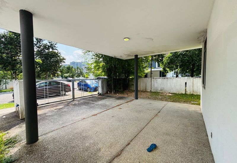 Summerglades, Perdana Lakeview West