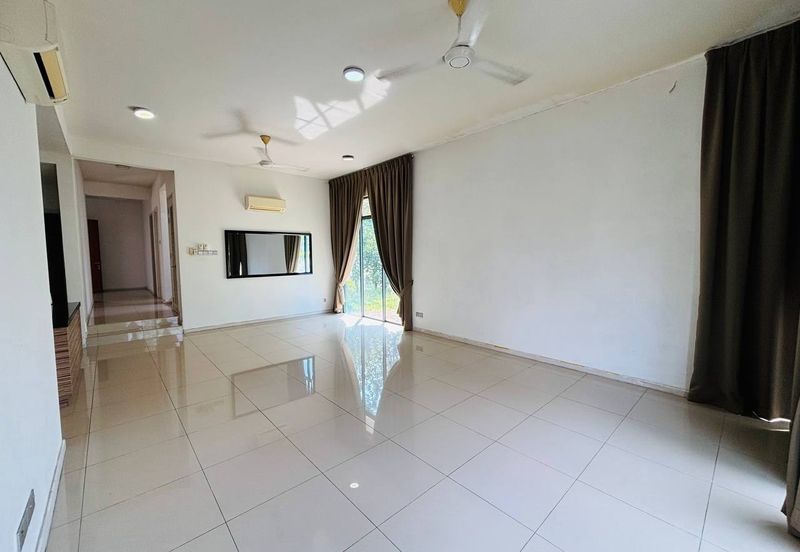 Summerglades, Perdana Lakeview West