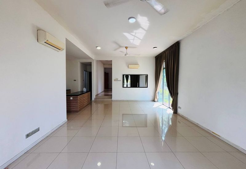 Summerglades, Perdana Lakeview West