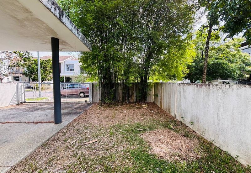 Summerglades, Perdana Lakeview West