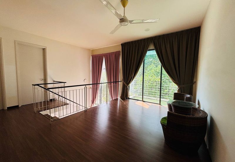 Summerglades, Perdana Lakeview West