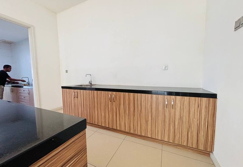 Summerglades, Perdana Lakeview West