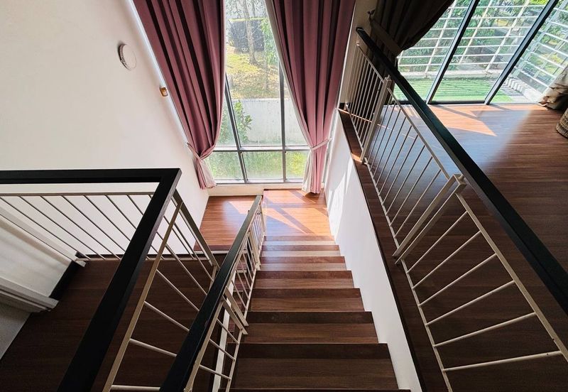 Summerglades, Perdana Lakeview West