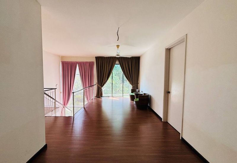 Summerglades, Perdana Lakeview West