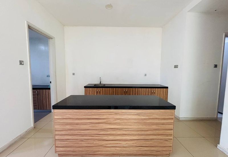 Summerglades, Perdana Lakeview West