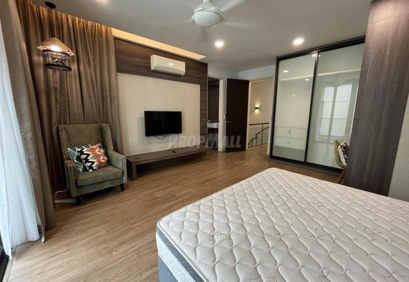 Tropical Villa @ Seri Kembangan Freehold 3 CP Low Density Modern ID Fully Furnished
