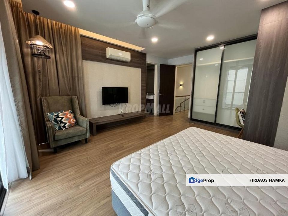 Tropical Villa @ Seri Kembangan Freehold 3 CP Low Density Modern ID Fully Furnished
, Selangor, Seri Kembangan