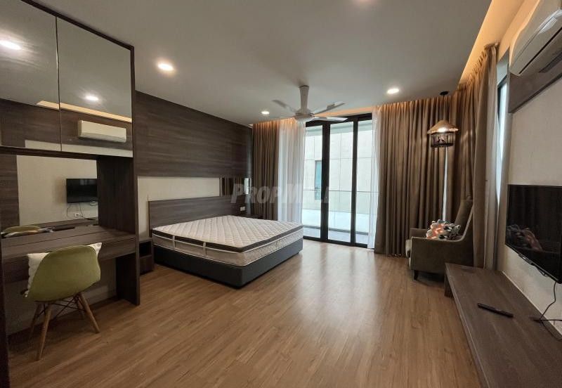 Tropical Villa @ Seri Kembangan Freehold 3 CP Low Density Modern ID Fully Furnished
