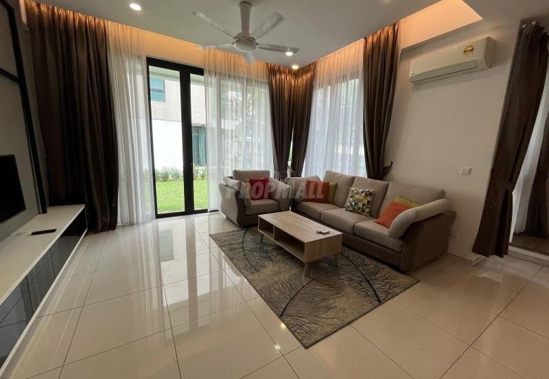 Tropical Villa @ Seri Kembangan Freehold 3 CP Low Density Modern ID Fully Furnished
