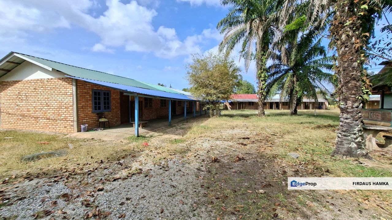 RESORT UNTUK DIJUAL DI KG CEMPAKA BERHAMPIRAN PANTAI CEMPAKA, KUANTAN, Pahang, Kuantan