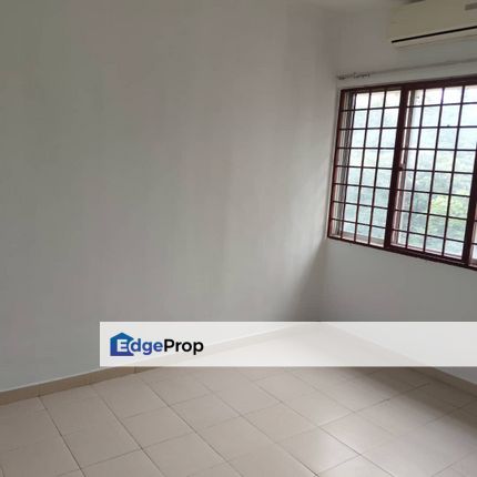 wel renonaved 2 aircon bedroom, 2  hotwater bathroom + large living room with aircon.  5th flr balacony overs the  trees, lots of sunlight., Kuala Lumpur, Taman Desa 