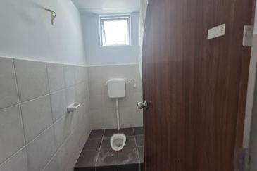 Pulai Mutiara Double Storey Shoplot For Rent