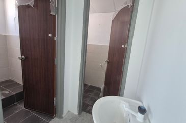 Pulai Mutiara Double Storey Shoplot For Rent