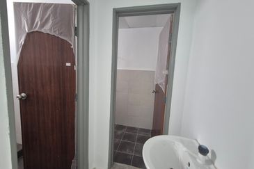 Pulai Mutiara Double Storey Shoplot For Rent