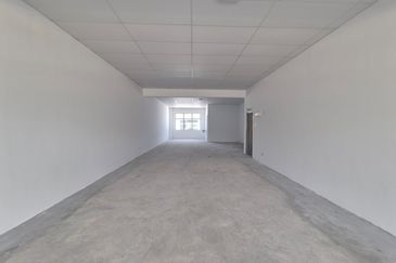 Pulai Mutiara Double Storey Shoplot For Rent