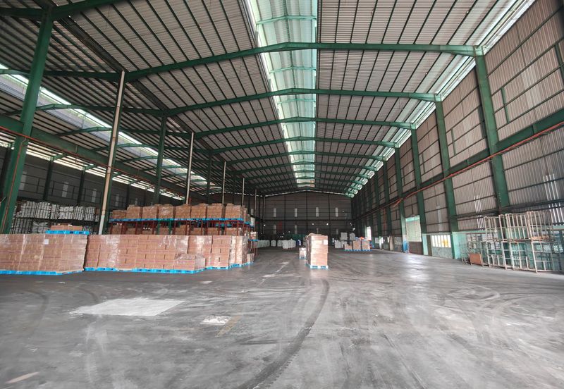 Detached Factory Warehouse Alor Gajah High Ceiling Big Land Gas Passing in Front for Sale 