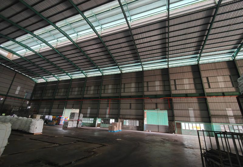 Detached Factory Warehouse Alor Gajah High Ceiling Big Land Gas Passing in Front for Sale 