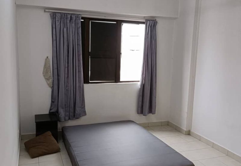 Anjung Hijau (Greenfield Apartment)