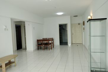 Anjung Hijau (Greenfield Apartment)