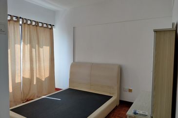 Anjung Hijau (Greenfield Apartment)