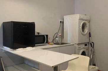 V12 Sovo (Menara Suria)