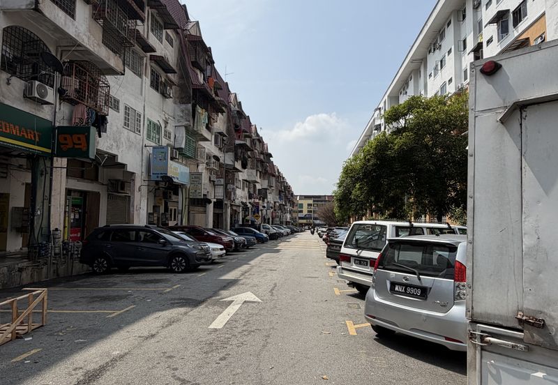 Taman Daya Kepong Shop Apartment Non Bumi Tenanted RM700 ROI 6.1%