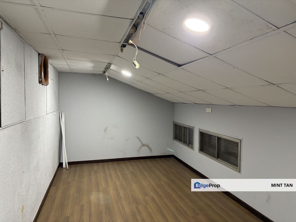 Puchong Taman Bukit Kuchai Renovated 1.5 Storey Extra Rooms Fully Extended , Selangor, Bandar Kinrara Puchong